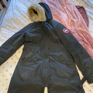 Women’s Canada goose used size large